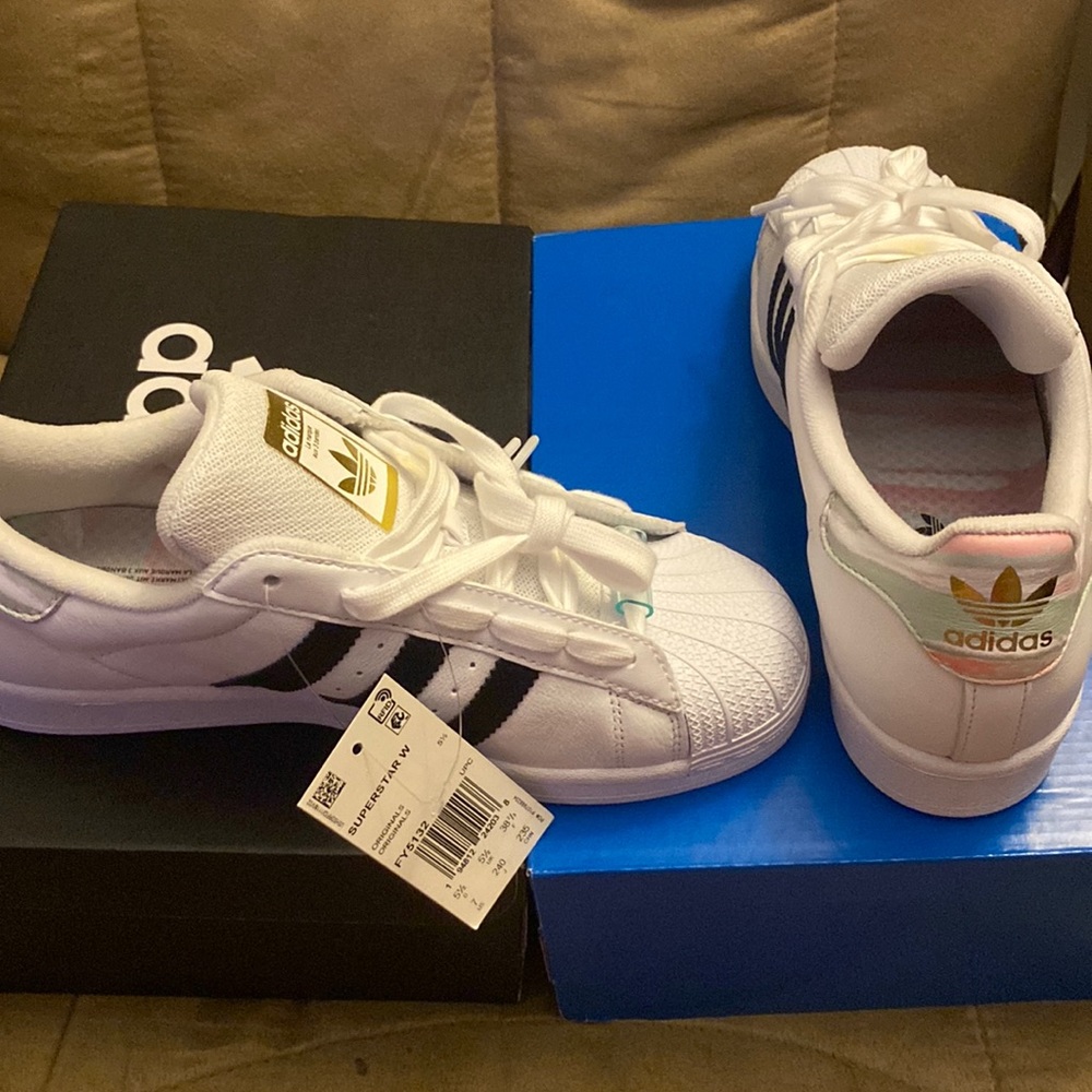 Adidas superstar size 7